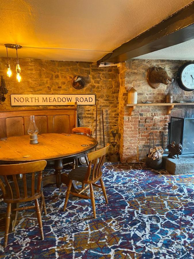 Hotel The Red Lion Cricklade Exterior foto